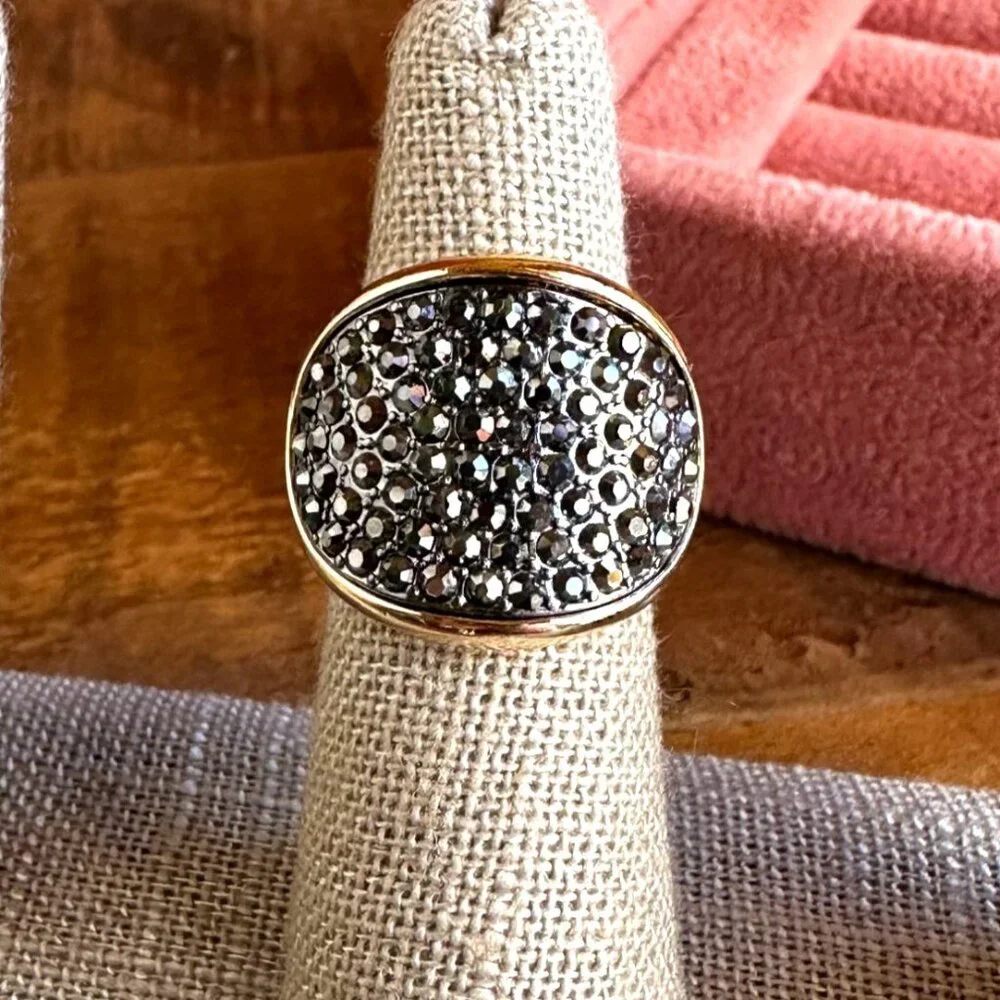 Park Lane Jewelry "Spade" Ring Size 6 1/4 With Hematite Pave Crystals Gold-Tone - Picture 7 of 9